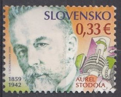 SLOVAKIA 612,used,falc Hinged - Usados