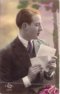 FANTAISIE - Homme - Portrait - Fleurs - Costume - Carte Postale Ancienne - Hommes