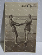 Italy Italia Puglia BARLETTA 1932. Nice Girls On The Beach. - Barletta