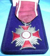 POLOGNE / POLAND - WW II Cross Of Merit - Republic Of Poland In The Original Box - Altri & Non Classificati