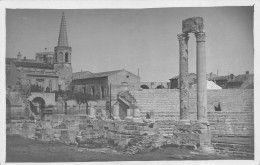 Carte Postale Photo ARLES-13-Bouches Du Rhône-Théâtre Romain-Colonne Antique-Photo 2  Anonyme - Arles