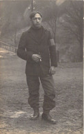 Photographie - Militaria -  Militaire En Uniforme - Cigarette - Carte Postale Animée - Photographs