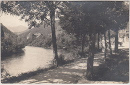 C7181) LILIENFELD - NÖ - Wegansicht Entlang Vom Fluss Mit Haus Und Altem Holzwagen - Lilienfeld