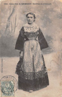 Quimerch .       29        Jeune Fille En Costume        N°1910     (voir Scan) - Otros & Sin Clasificación