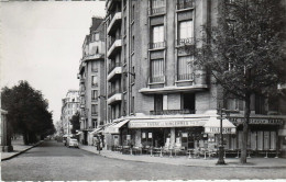 PARIS XXe :  Cours De Vincennes ,angle Rue Des Pyrénées  Café Tabac "Le Vincennes" - Arrondissement: 20