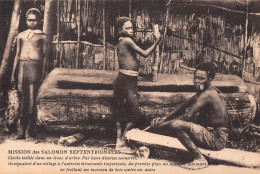 Océanie - Mission Des SALOMON Septentrionales - Cloche Taillée Dans Un Tronc D'arbre - Indigène Fumant La Pipe - Solomon Islands