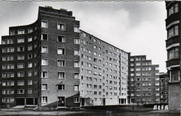 PARIS XXe : Bd Davout , Station De P.C. Vitruve  Immeubles Du Square D'Amiens - Arrondissement: 20