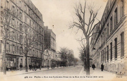 PARIS XXe : Rue Des Pyrénées Au Niveau De La Rue De La Plaine . A Droite  Ecole Publique  . - Arrondissement: 20