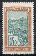 MADAGASCAR Timbre-poste N°161* Neuf Charnière TB Cote 3€00 - Neufs