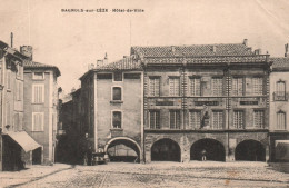 Bagnols Sur Cèze - Place Et Hôtel De Ville , Bibliothèque , Musée - Bagnols-sur-Cèze