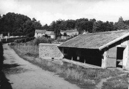 Limours * Route Et Le Lavoir Communal - Limours