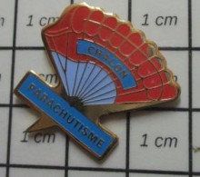 310a PIN's PINS / Rare & Belle Qualité / SPORTS / PARACHUTE CLUB CHALON PARACHUTISME - Paracadutismo