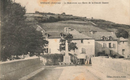 Gaillac * Un Coin Du Village Et Le Monument Aux Morts De La Grande Guerre - Otros & Sin Clasificación