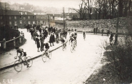 Course Cycliste * Carte Photo * Vélo Cyclisme * Ville Village * Coureurs Cyclistes * à Situer ! - Wielrennen