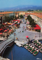 Port Grimaud * La Place Du Marché * Bar Restaurant La Galère - Port Grimaud