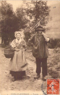 FOLKLORE - Types D'Auvergne - Paysans - LL - Carte Postale Ancienne - Costumes