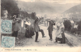 FOLKLORE - En Auvergne - La Bourrée - LL - Carte Postale Ancienne - Tänze