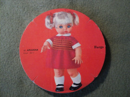 CARTON PUBLICITAIRE DOLLY DO POUPEES FURGA. MODELE ARIANNA. ANNEES 1960 / 1970 N° 40. MODELE 4511. - Puppen