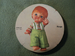 CARTON PUBLICITAIRE DOLLY DO POUPEES FURGA. MODELE CIRILLO. ANNEES 1960 / 1970 MODELE N° 2501 - Puppen