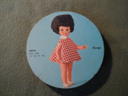 CARTON PUBLICITAIRE DOLLY DO POUPEES FURGA. MODELE ANITA. ANNEES 1960 / 1970 MODELE N° 4182 - Dolls
