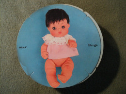 CARTON PUBLICITAIRE DOLLY DO POUPEES FURGA. MODELE NANA. ANNEES 1960 / 1970 - Bambole