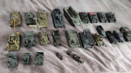 2 WK Panzer Modelle 1:35, 1:43  +  Wehrmacht Tank Panzer WWII 13 Stück - Chars