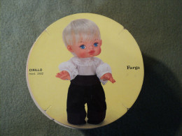 CARTON PUBLICITAIRE DOLLY DO POUPEES FURGA. MODELE CIRILLO. ANNEES 1960 / 1970 MODELE N° 2502. - Bambole