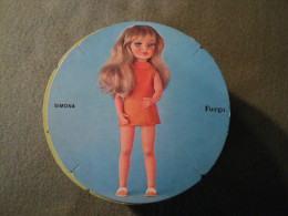 CARTON PUBLICITAIRE DOLLY DO POUPEES FURGA. MODELE SIMONA. ANNEES 1960 / 1970 - Puppen