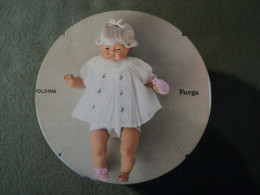 CARTON PUBLICITAIRE DOLLY DO POUPEES FURGA. MODELE POLDINA. ANNEES 1960 / 1970 - Poupées