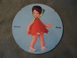 CARTON PUBLICITAIRE DOLLY DO POUPEES FURGA. MODELE NATALIA. ANNEES 1960 / 1970 - Bambole