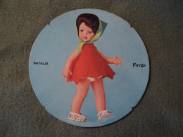 CARTON PUBLICITAIRE DOLLY DO POUPEES FURGA. MODELE NATALIA. ANNEES 1960 / 1970 - Poupées