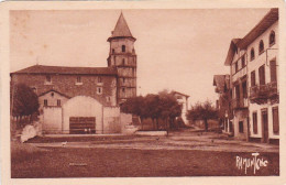 64 -- Pays Basque -- Ainhoa -- L'Eglise -- La Place Et Le Fronton --- 754 - Ainhoa