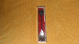 PETITE CUILLERE SOUVENIR DATE ?../ 3 SUISSES / ARGENT ?... - Spoons