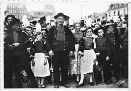 Pont L'abbé * Folklore * Un Groupe Folklorique De La Commune * Costume Coiffe - Pont L'Abbe