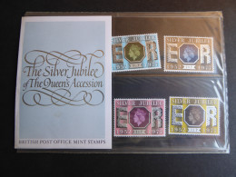 GREAT BRITAIN SG 1033-36 SILVER JUBILEE PRESENTATION PACK - Hojas & Múltiples