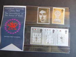 GREAT BRITAIN SG 802-06 INVESTITURE OF HRH PRINE OF WALES PRESENTATION PACK - Sheets, Plate Blocks & Multiples