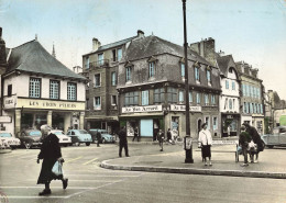 Pontivy * La Place Du Martray * Débit De Tabac Tabacs Les Trois Piliers - Pontivy