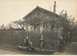 Bry Sur Marne * Maison Villa Et Homme Sur Barque LUCIENNE , Fabricant De Bateaux ? * Photo Ancienne 1927 16.8x12.5cm - Bry Sur Marne