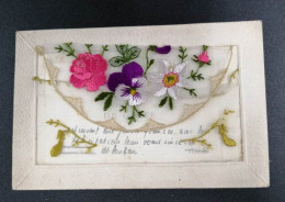 Carte Brodée - Fleurs - Pochette - Cadre Relief - Carte Postale Ancienne - Brodées