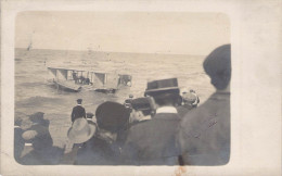 Carte Photo - Avion échoué à La Mer - Sauvetage ? - Demuenynck Ostende - Carte Postale Ancienne - Fotografia