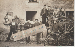 PALAISEAU - Un Groupe Qui Pose Dans Une Cour De Ferme ? En 1906 ( Carte Photo ) - Palaiseau