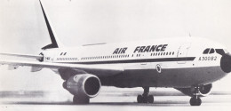 AIRBUS A 300 B2 ,,FICHE TECHNIQUE  PUBLIEE PAR SERVICE INFORMATIQUE  AIR FRANCE  1974 - Opengewerkte Tekening/ Doorsnede