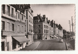 BUR-  GIEN  DANS LE LOIRET  LES QUAIS ET LA RUE DU PONT  BOULANGERIE - Gien