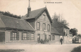 Le Pommier Malsoin , Songeons * Café Au Soleil Levant PITRE DOURLENS Billard * Facteur * Villageois - Songeons