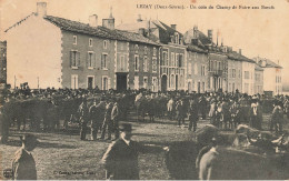 Lezay * Un Coin Du Champ De Foire Aux Boeufs * Marché Aux Bestiaux * Villageois - Bressuire