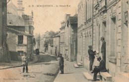 Moncontour * 1906 * La Grande Rue * Villageois - Autres & Non Classés