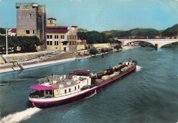 Vienne Sur Le Rhône * Passage D'un Bateau Sur Le Rhone * Péniche Citerne - Vienne