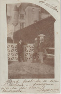 MANTES La JOLIE  ( MANTES Sur SEINE ) - Trois Hommes Qui Posent En 1903 ( Carte Photo Précurseur ) - Mantes La Jolie