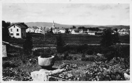 St Laurent Du Jura * Un Coin Et Vue Du Village - Autres & Non Classés