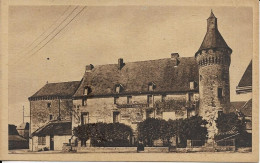 86 VIENNE 2 Cpa MONTS SUR GUESNES Le Château Le Monument Aux Morts Et L'Eglise, Château Cour Intérieure - Monts Sur Guesnes